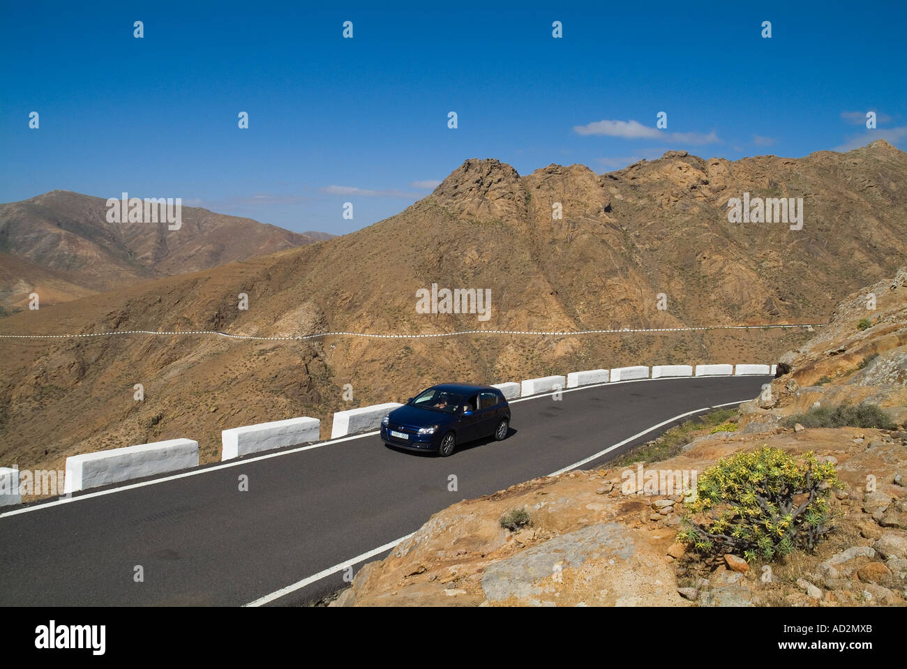 dh  BETANCURIA AREA FUERTEVENTURA Tourist hired car travelling along mountaineous hillside roads Stock Photo