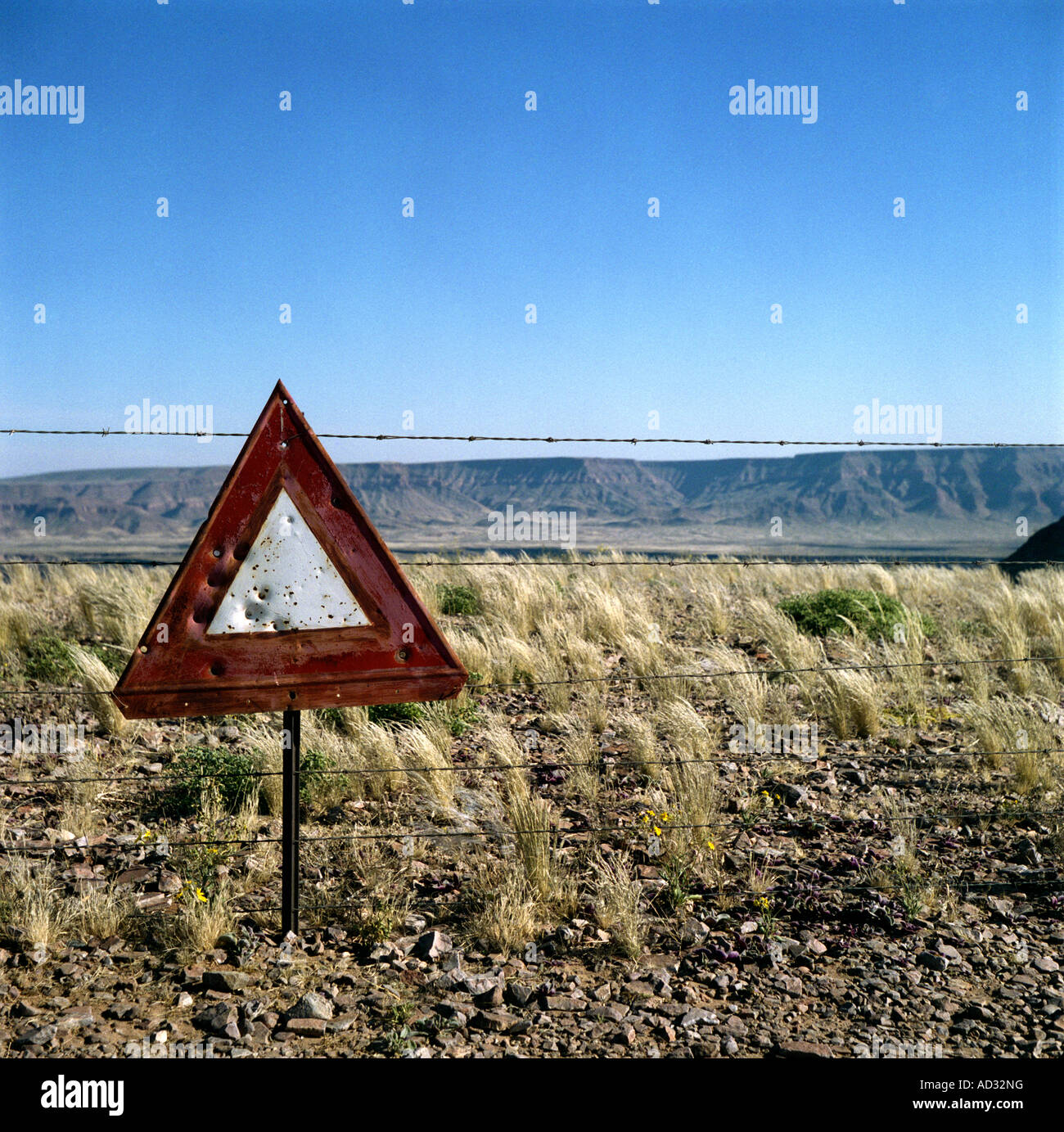 Yield sign in grassy landscape hi-res stock photography and images - Alamy