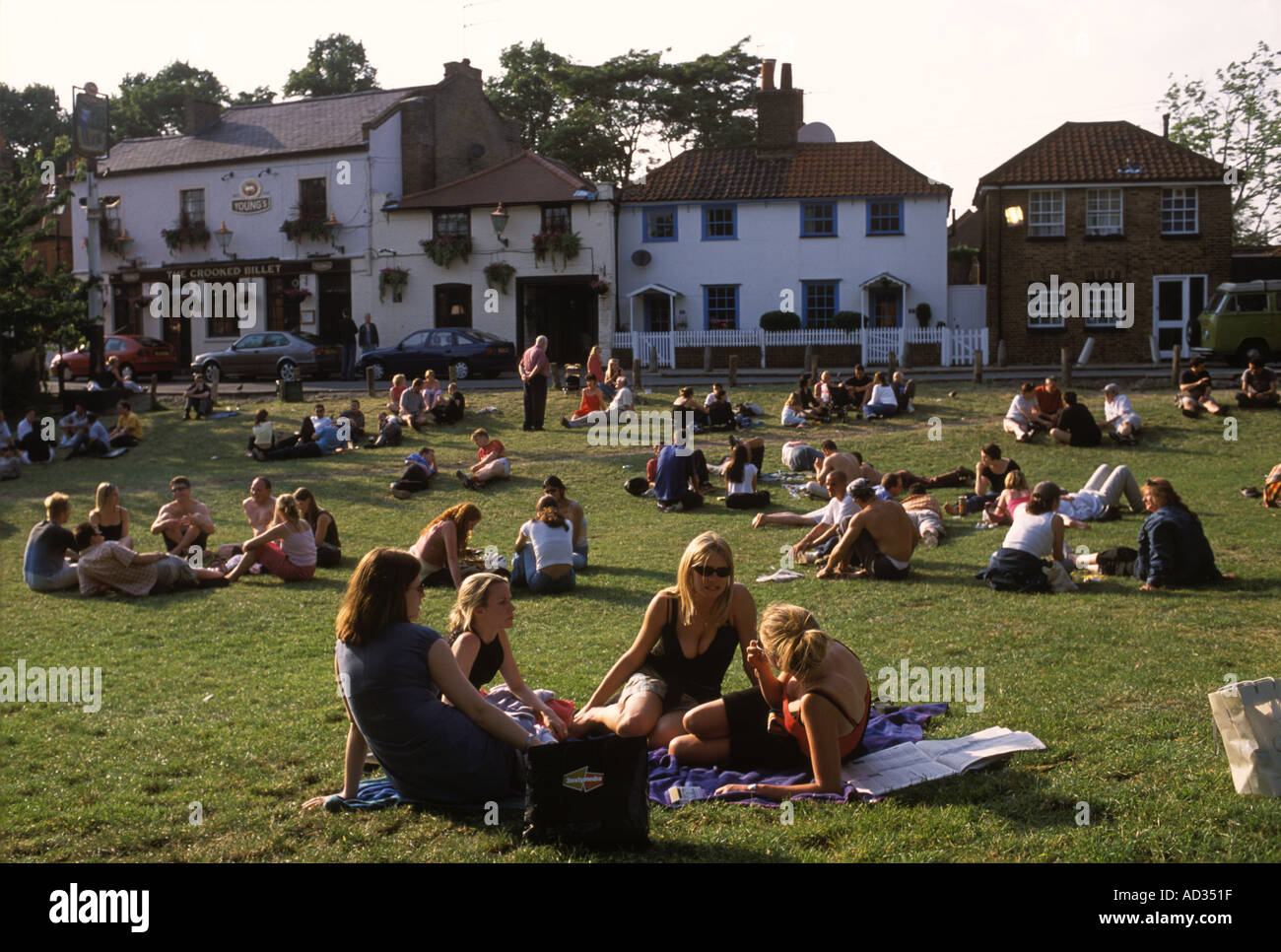 Wimbledon Common pub summer sunshine group friends sitting on lawns outside the Crooked Billet London SW19 UK 2000s 2001 HOMER SYKES Stock Photo
