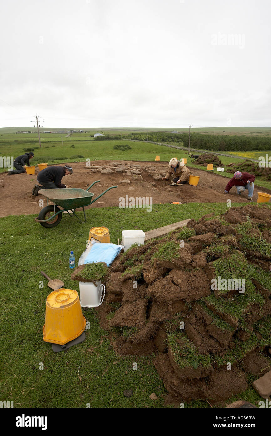 Archaeologists excavating a mound next to the Minehowe subterranean tomb tankerness orkney scotland uk Stock Photo