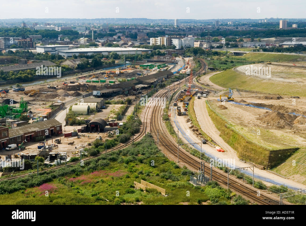 London Olympic games. Looking north fr Lunn Point tower block Carpenter Road and Aquatic center HOMER SYKES Stock Photo