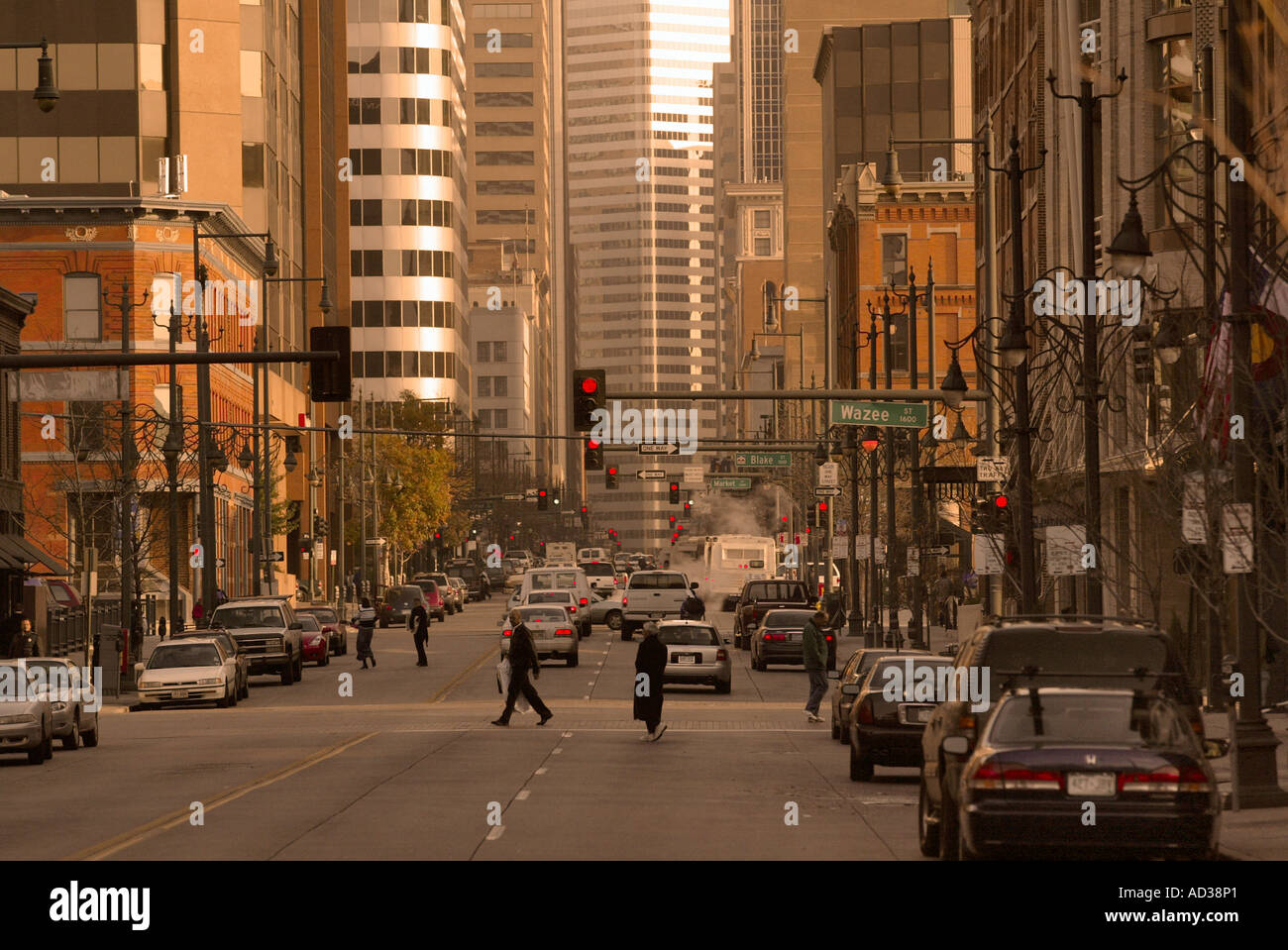rok logboek Indica A view looking east down 17th Street from at downtown Denver, Colorado, USA  Stock Photo - Alamy