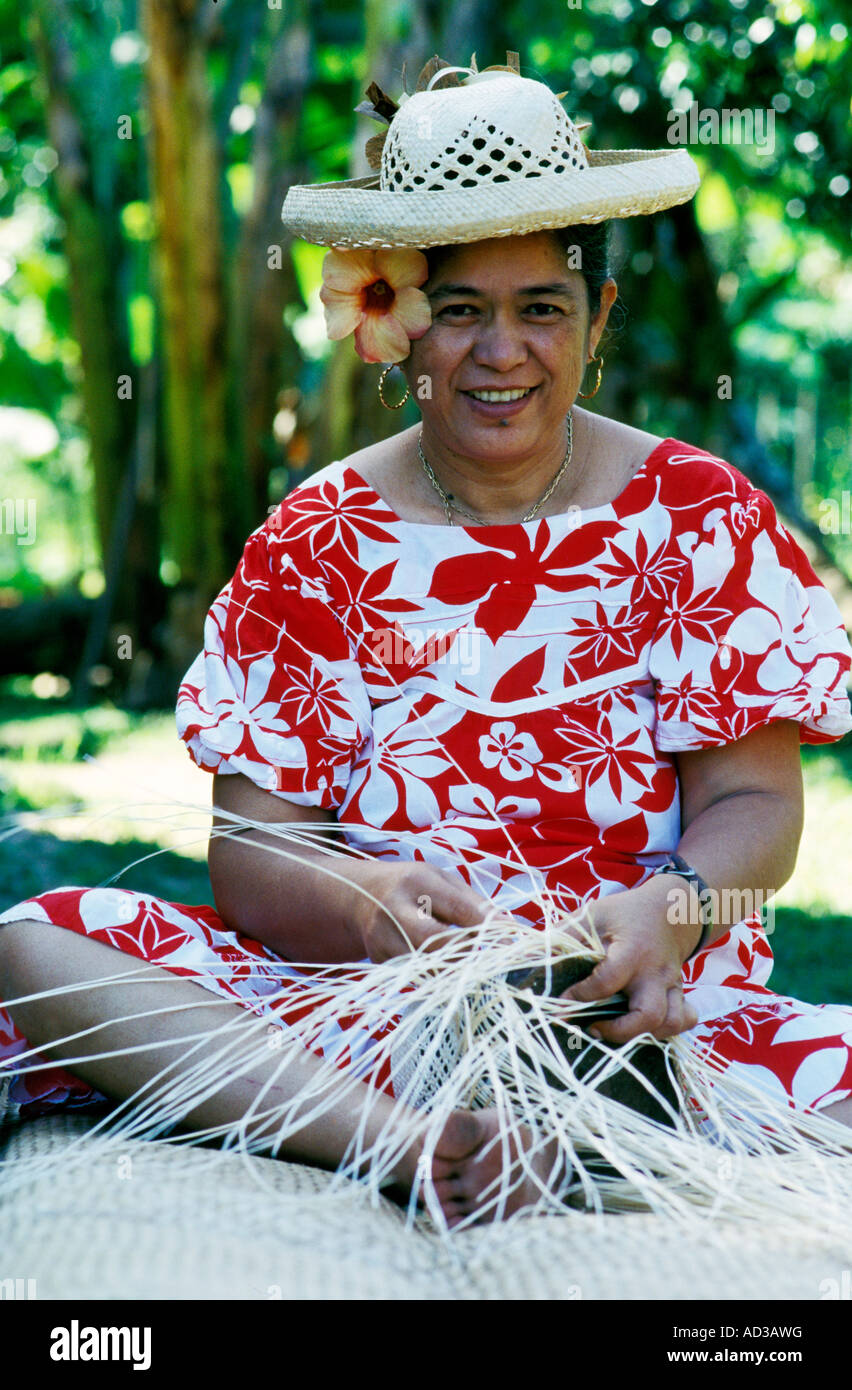 woman making chapeau niau, rurutu, tahiti Stock Photo - Alamy