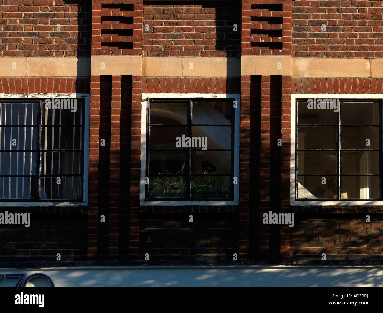 Soldier course bricks on top hires stock photography and images Alamy