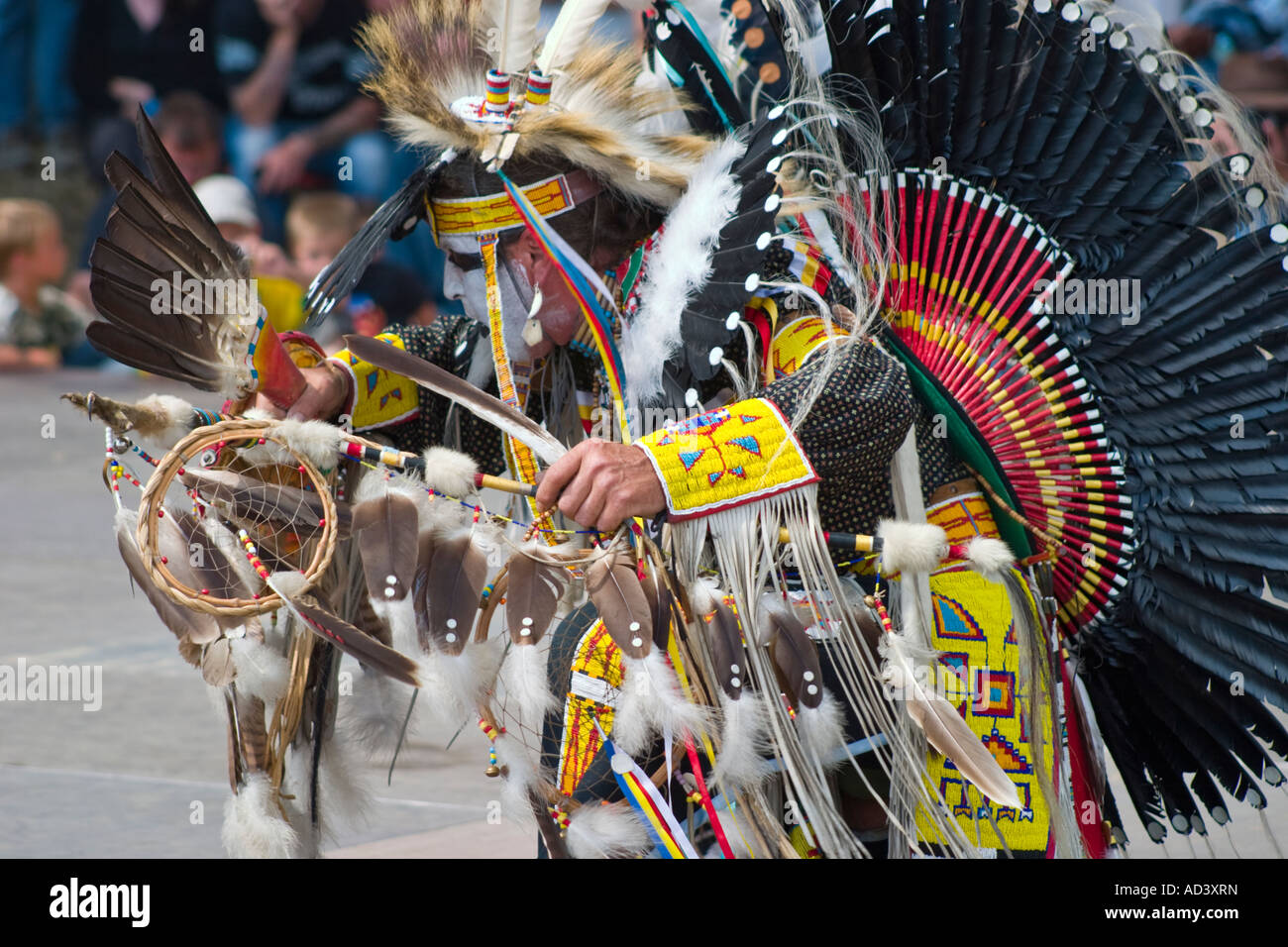 American indian ceremony dance hi-res stock photography and images - Alamy