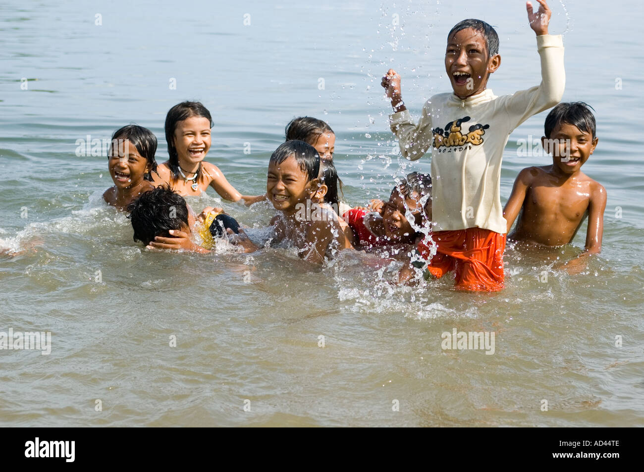 Children splashing sea hi-res stock photography and images - Alamy