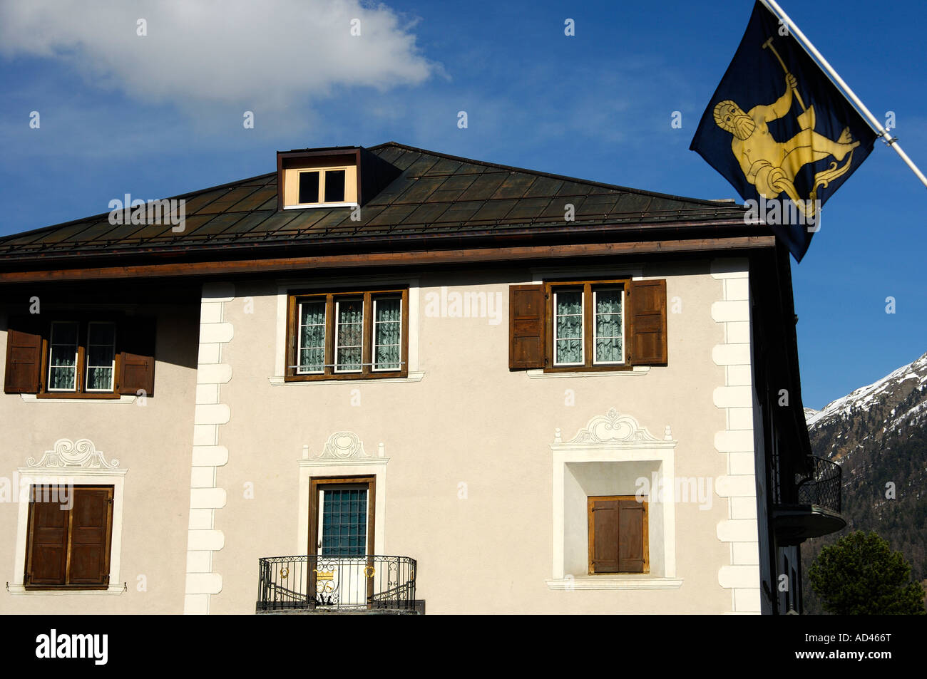 Traditional Engadine house and flag with coat of arms, Samedan, Upper Engadine, Graubuenden, Grisons, Switzerland Stock Photo