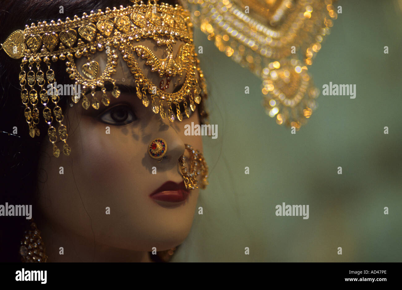 arabian woman face jewel gold golden uae Stock Photo Alamy