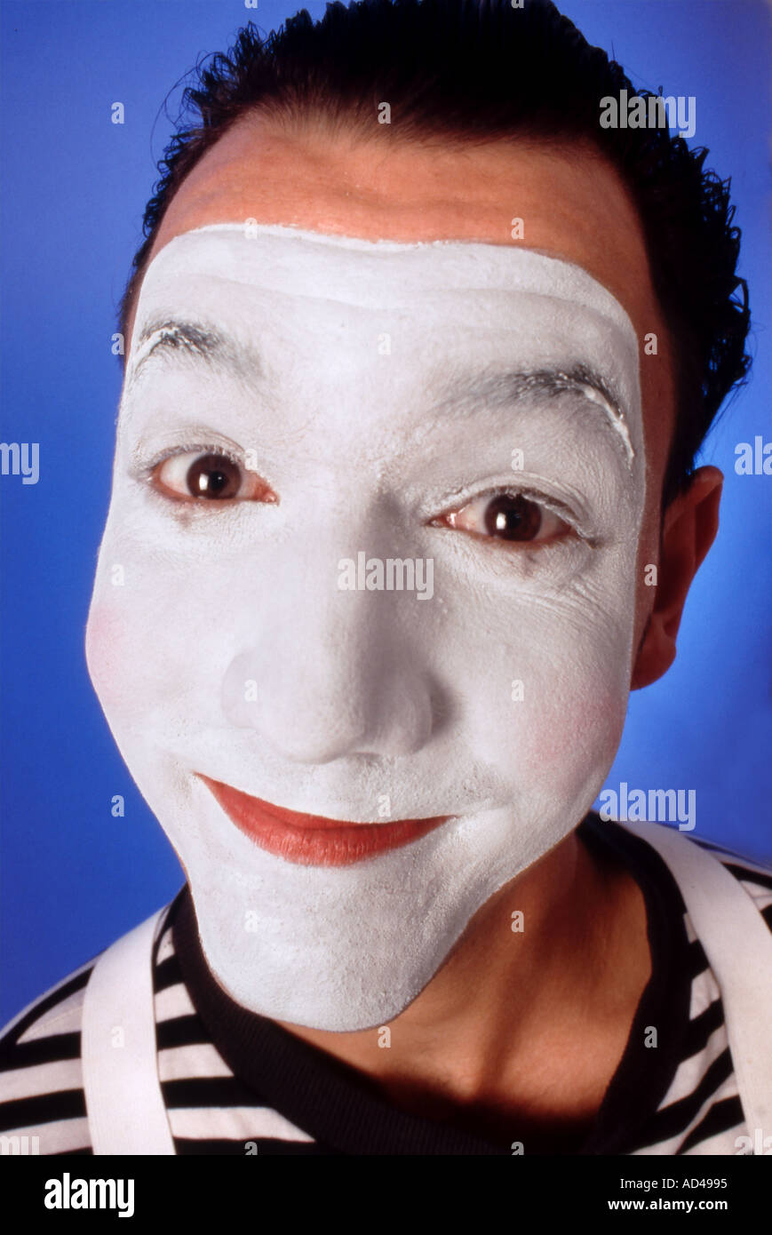 [Image: mime-with-white-painted-face-with-expres...AD4995.jpg]