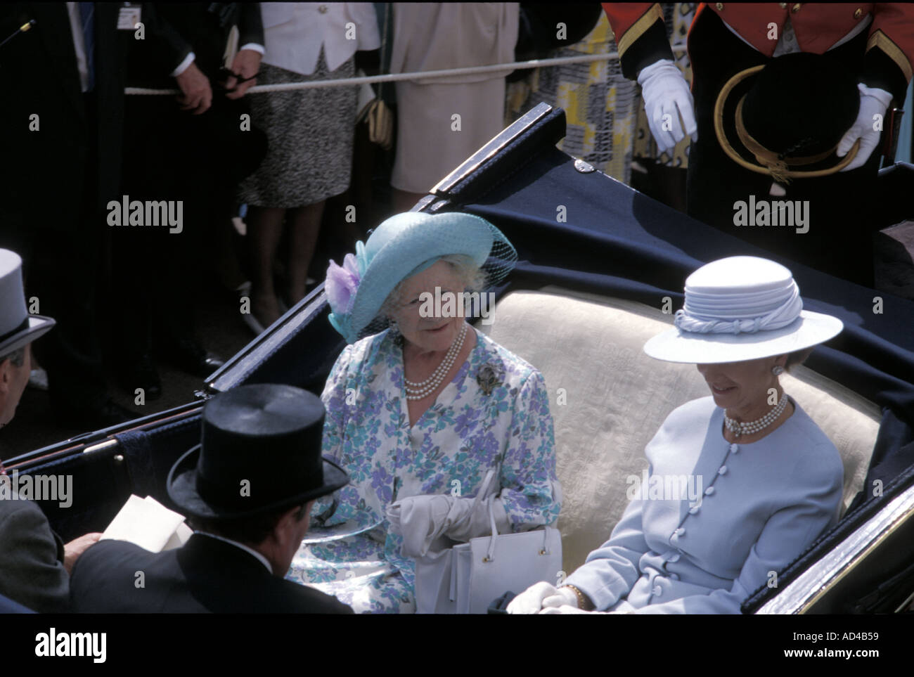 UK THE LATE QUEEN MOTHER AT ASCOT RACES Stock Photo