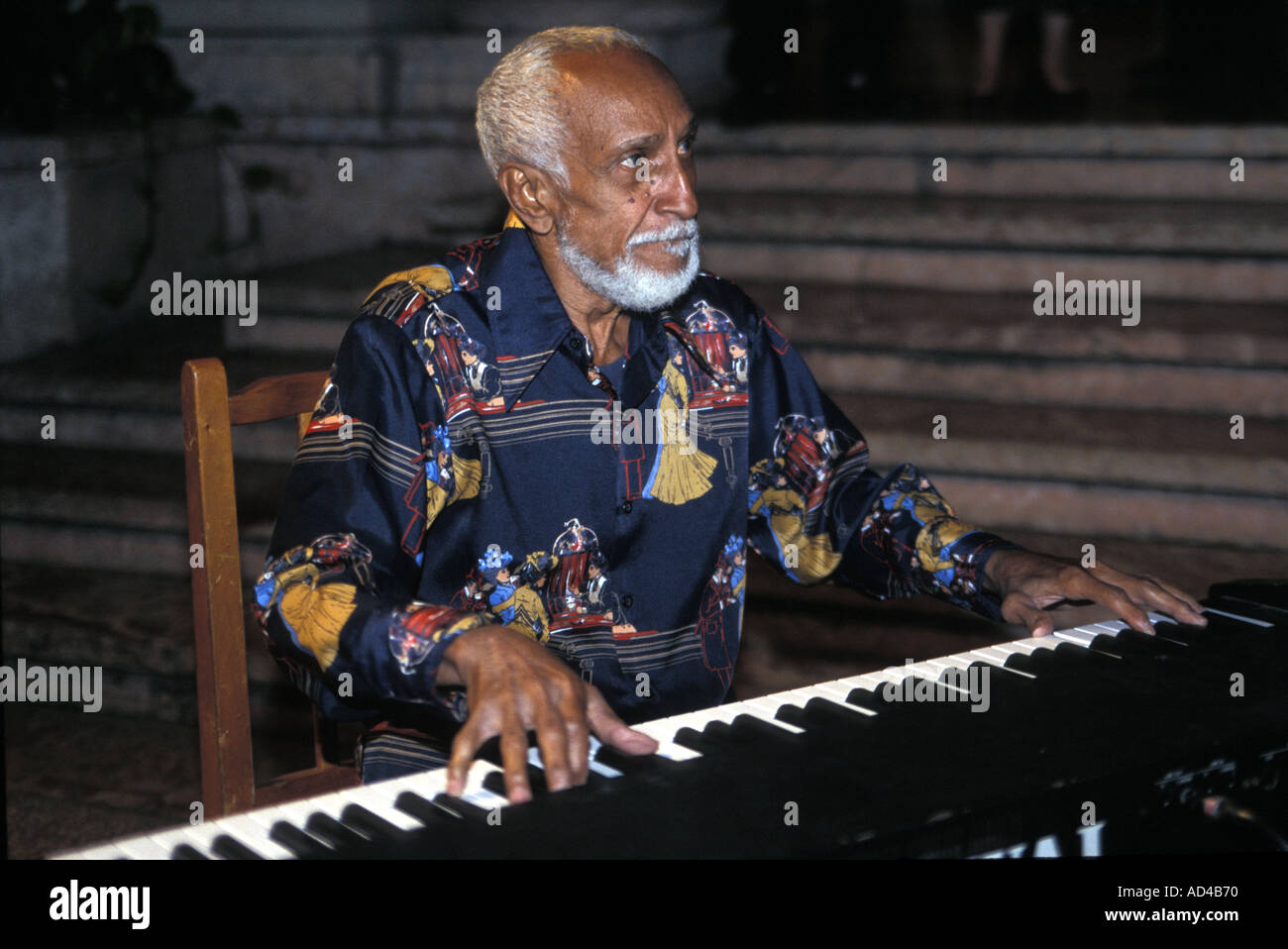 THE LATE PIANIST RUBEN GONZALES OF THE BUENA VISTA SOCIAL CLUB PERFORMING IN HAVANA Stock Photo
