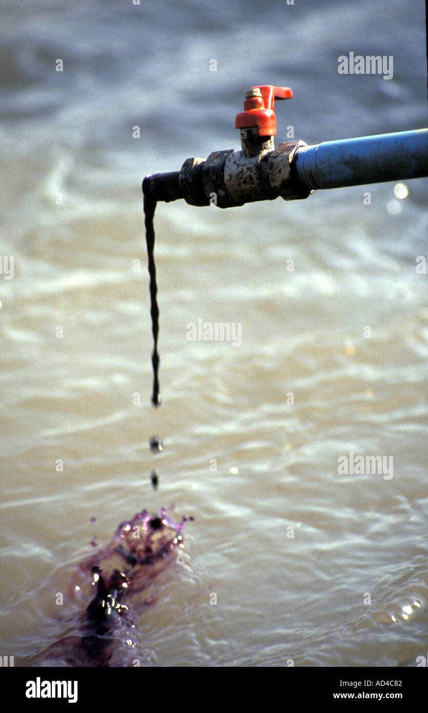 VENEZUELA POLLUTION BY CHEMICAL DISPERSANTS ON WATER NEAR OIL REFINERY ON LAKE MARACAIBO Stock Photo
