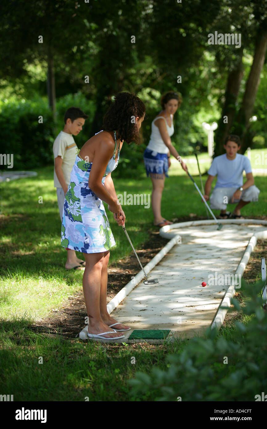 Mini Golfe People playing minigolf Stock Photo - Alamy
