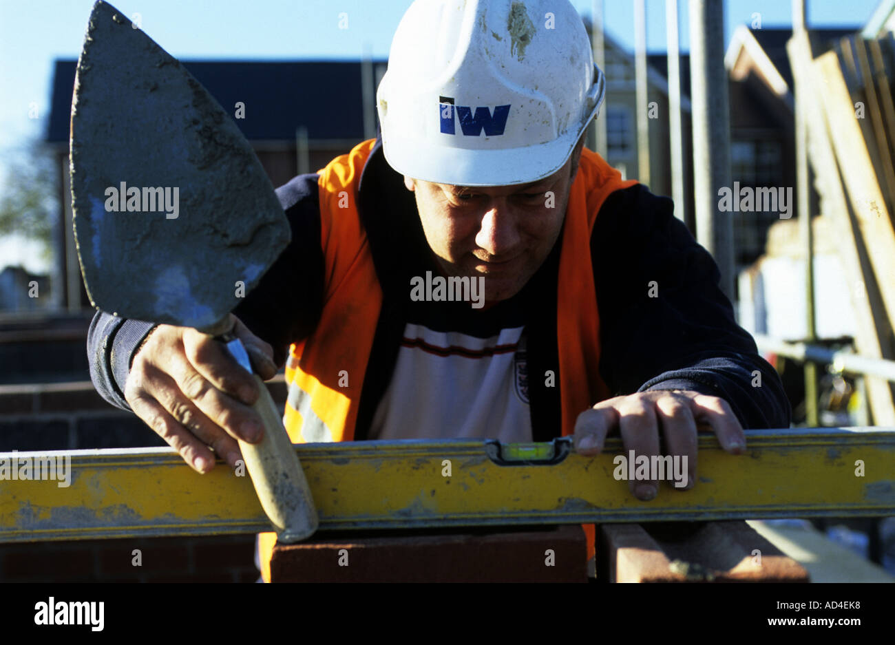 Brick layer at work on a housing development in Ipswich town centre, Suffolk, UK. Stock Photo