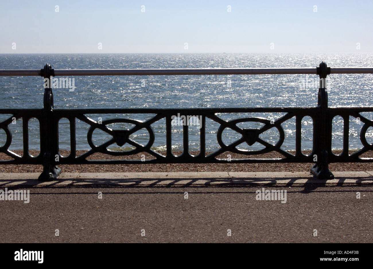 Uk sea metal railing hi-res stock photography and images - Alamy