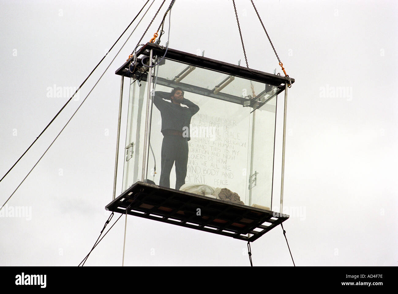 David Blaine Above the Below Internationally renowned magician encases himself in glass box starving for 44 days in London UK Stock Photo