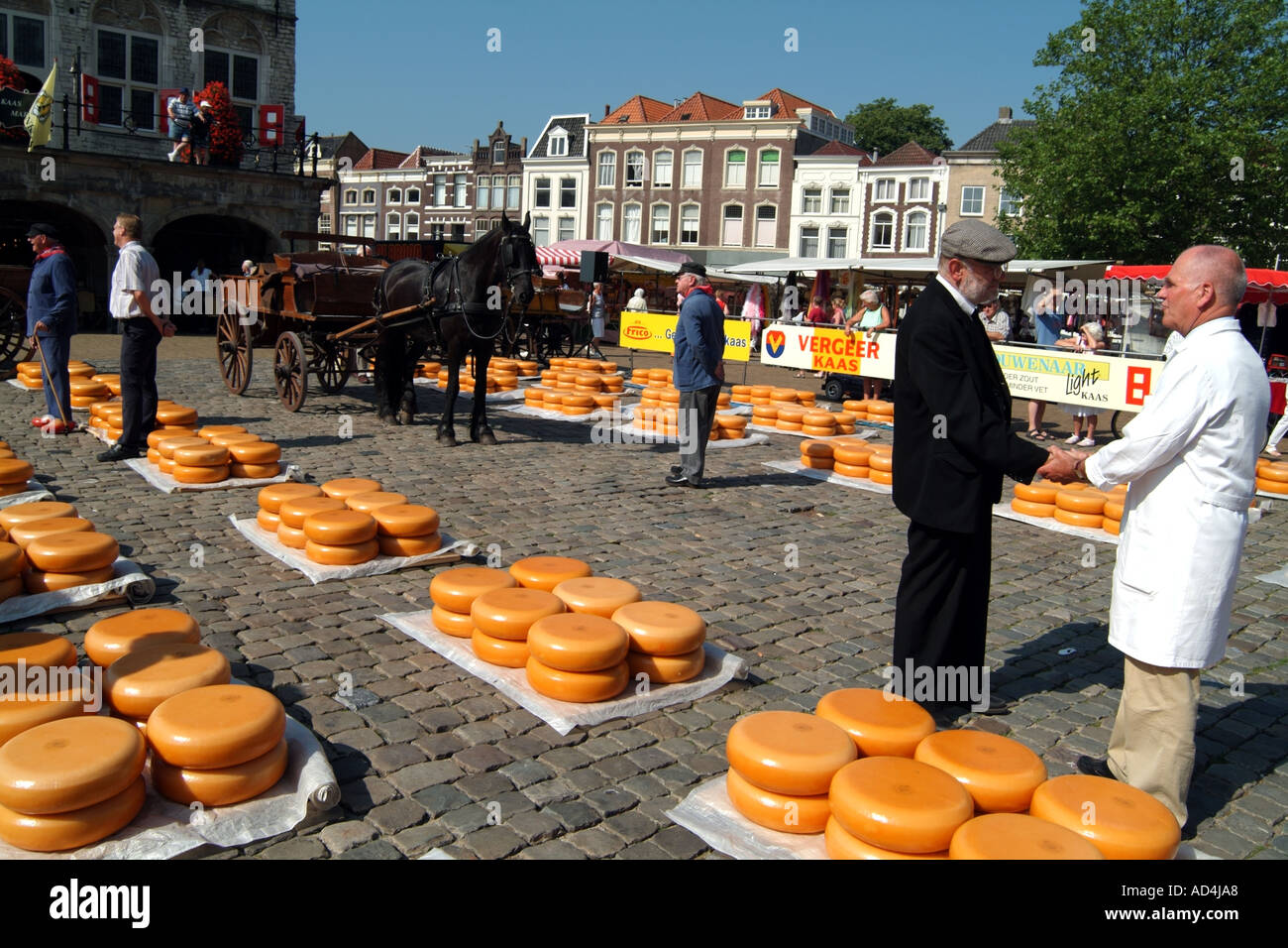 Gouda Holland Netherlands the Cheese Market at the Stadhuis Stock Photo Alamy