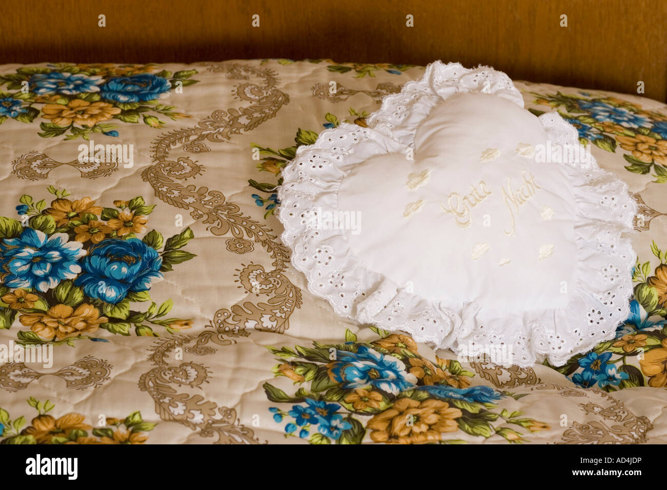 Embroidered quilt hi-res stock photography and images - Alamy