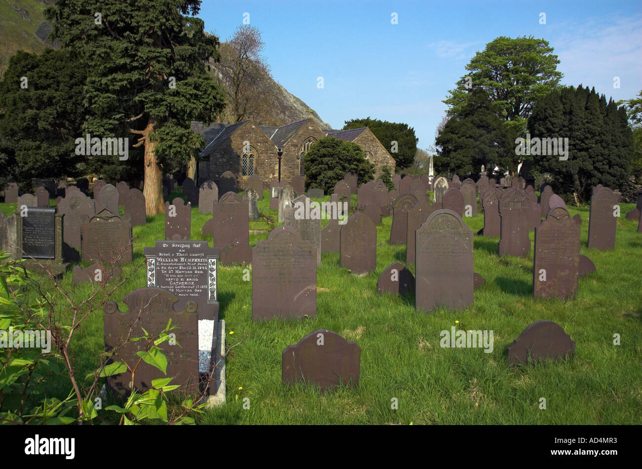 Graves in the churchyard of the church in the village of Nant Peris in Snowdonia Stock Photo