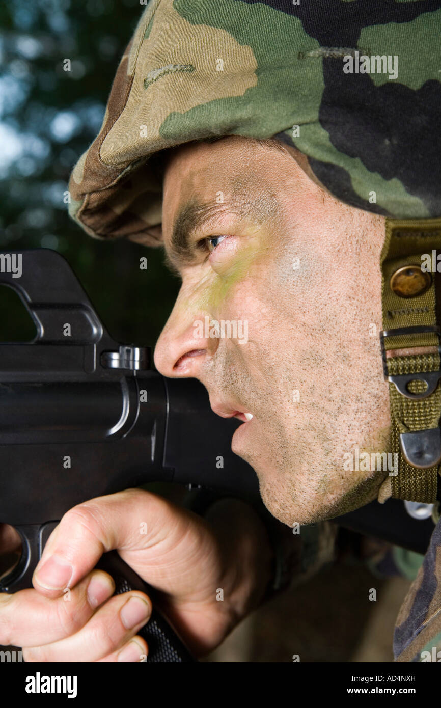 Soldier aiming his gun Stock Photo - Alamy