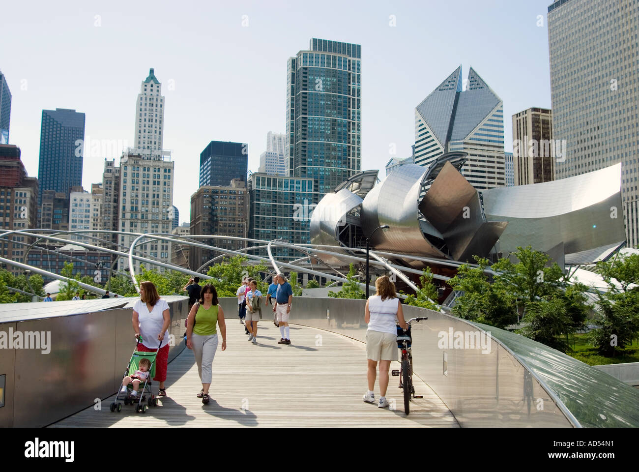 Chicago BP Bridge & Pritzker Pavilion / Millennium Park Stock Photo - Alamy
