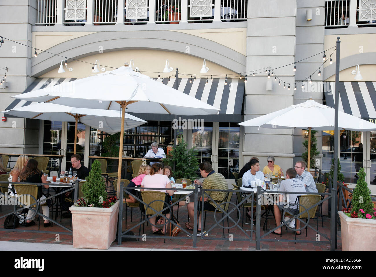 Virginia Beach,Town Center,centre,al fresco sidewalk outside outdoors