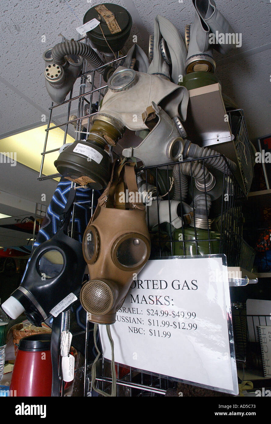 Gas masks hires stock photography and images Alamy
