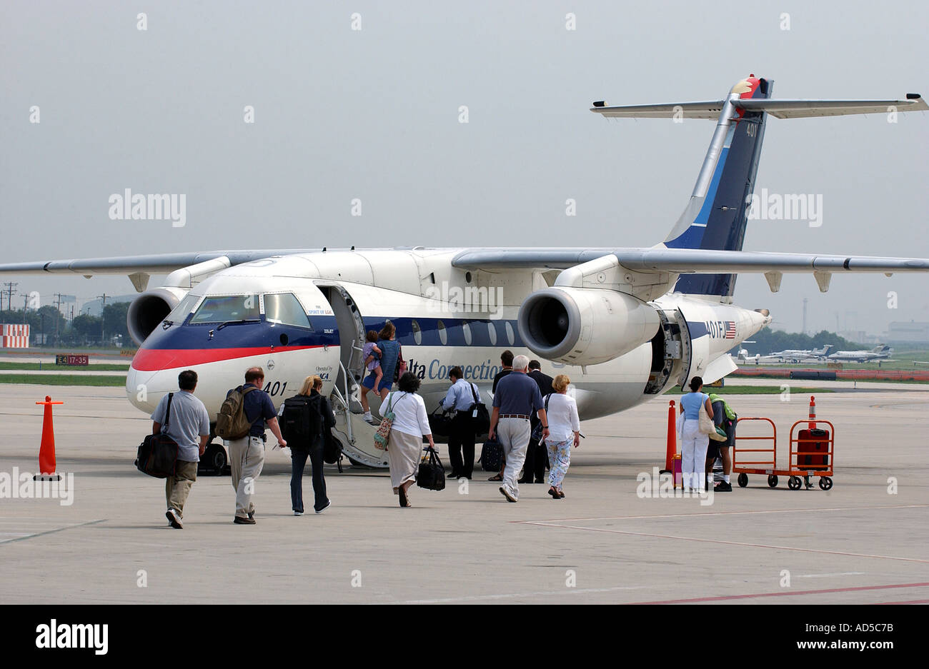 Commuter plane hires stock photography and images Alamy