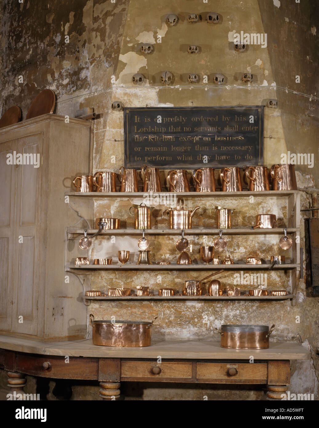 Old copper kitchen equipment hi-res stock photography and images - Alamy