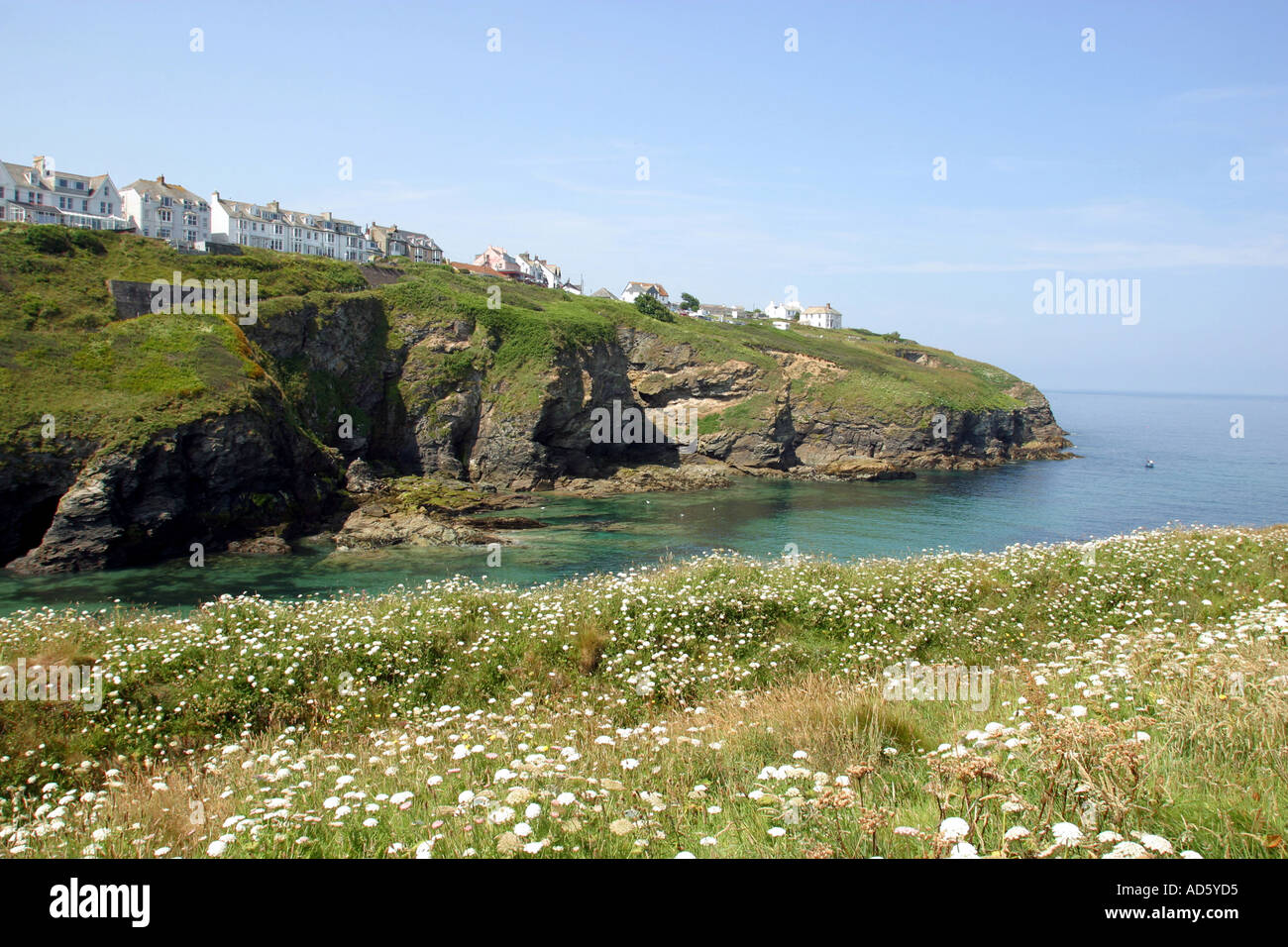 Coastal cornish cove port gaverne isaac hires stock photography and