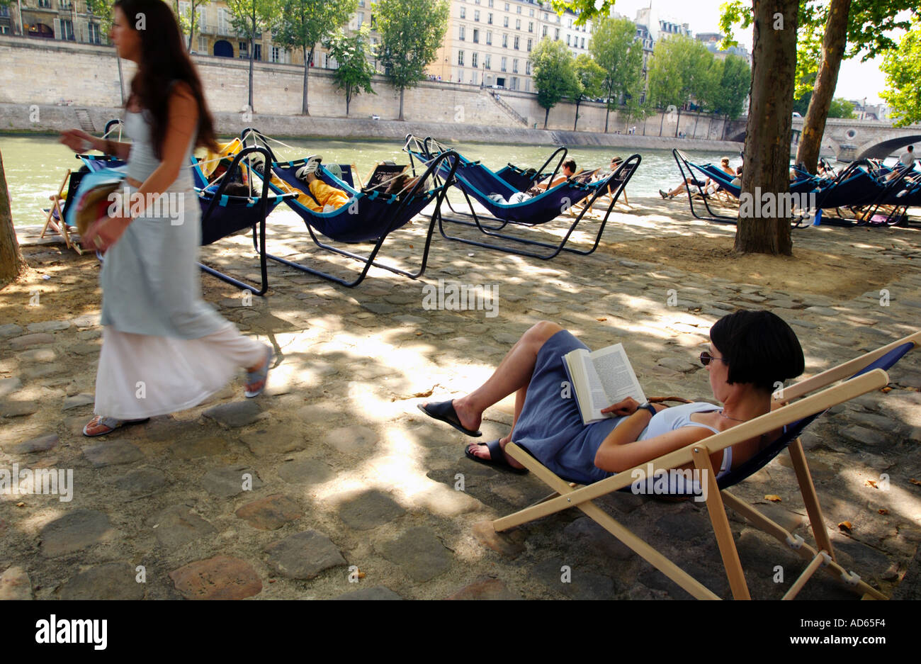 Paris plage 2003 a Beach on the Seine river woman reading on a deckchair Stock Photo