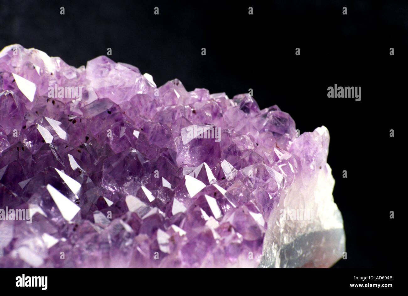 Amethyst crystals hi-res stock photography and images - Alamy