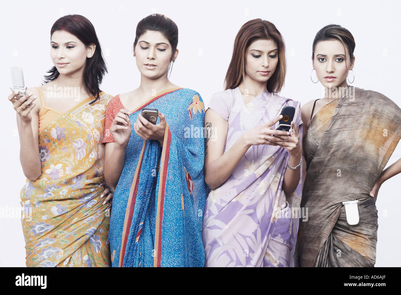 Hand holding phones crowd hi-res stock photography and images - Alamy