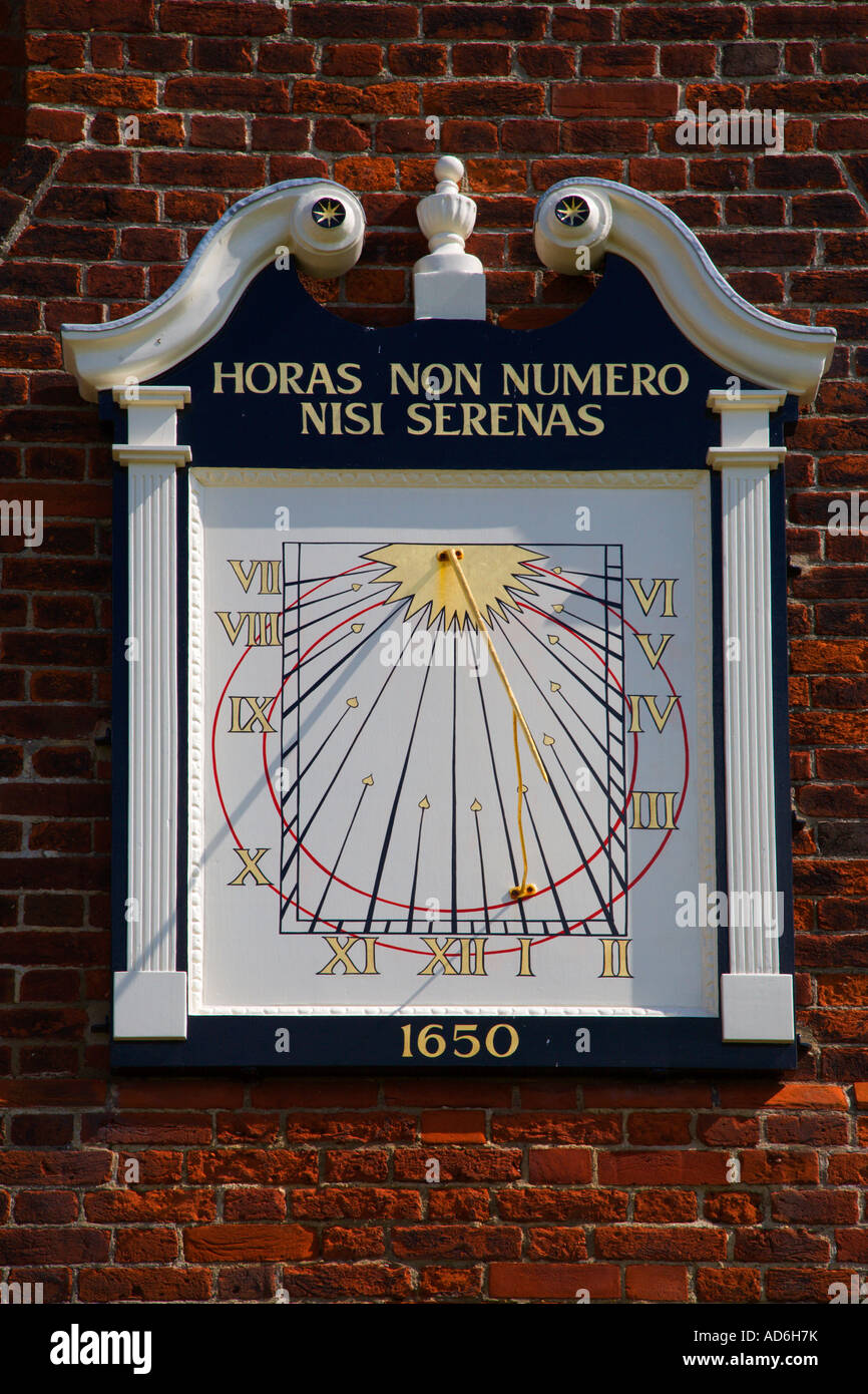 Sundial bearing Latin motto Horas Non Numero Nisi Serenas or I Count The Bright Hours Only dated 1650 on The Moot Hall in Aldeburgh Suffolk England Stock Photo