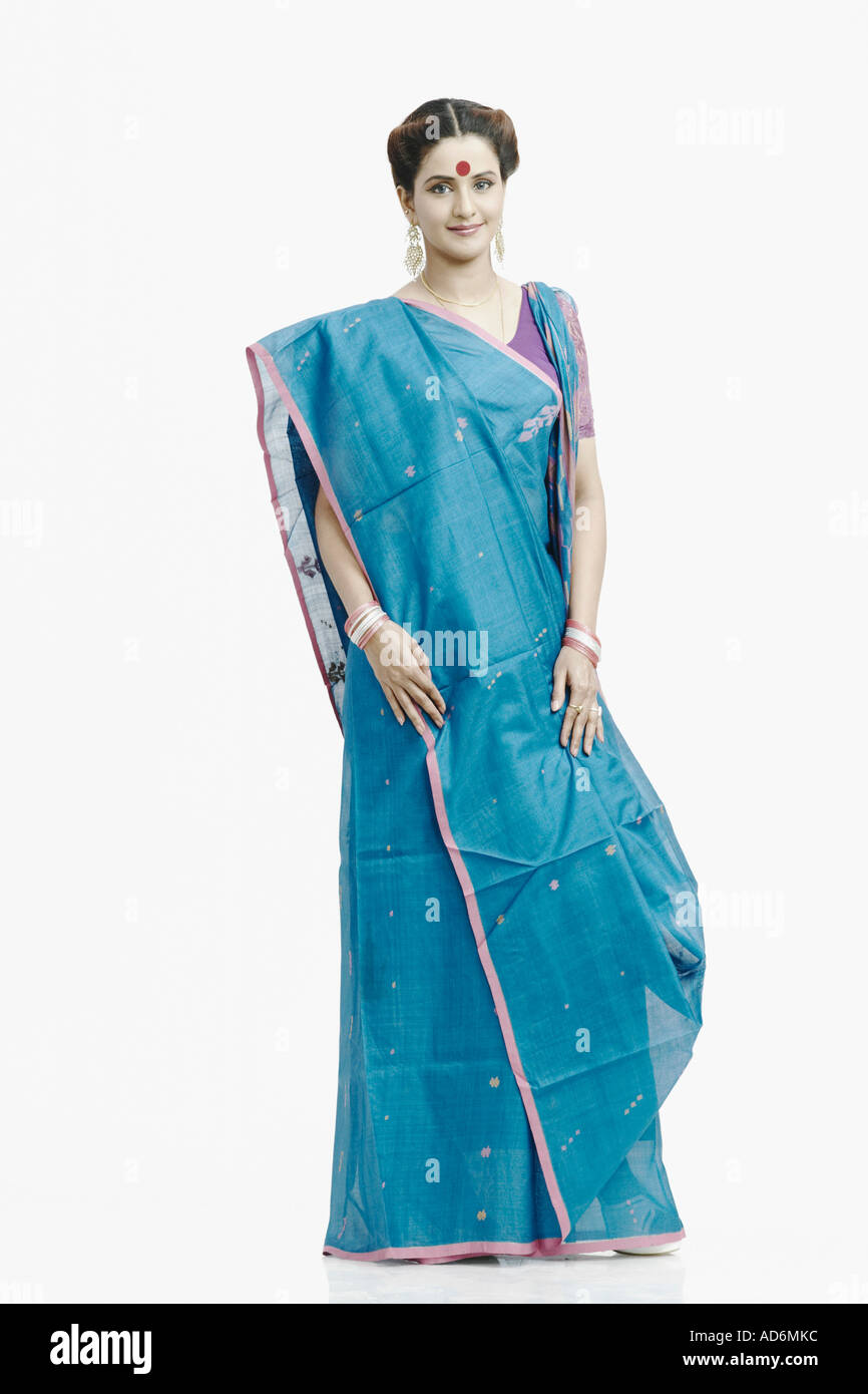 Portrait of a young woman wearing a sari Stock Photo - Alamy