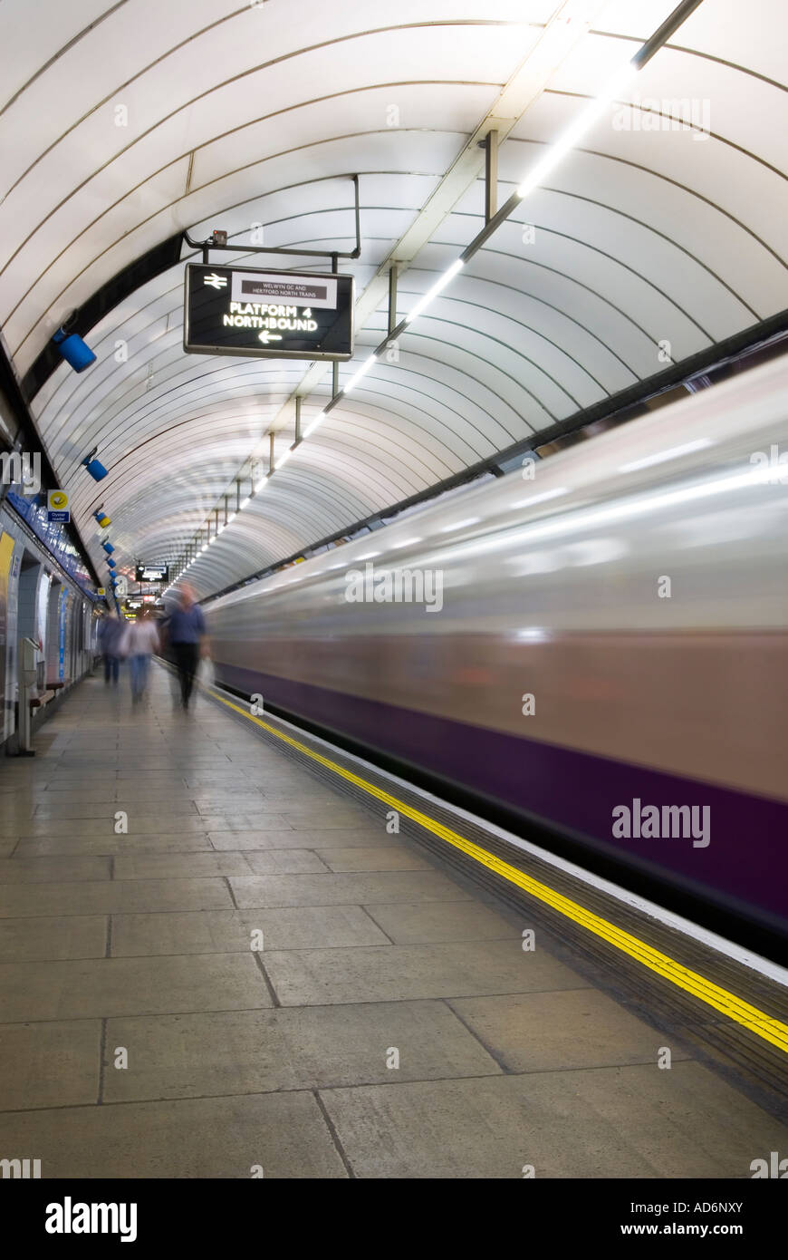 Highbury and islington tube station hires stock photography and images Alamy