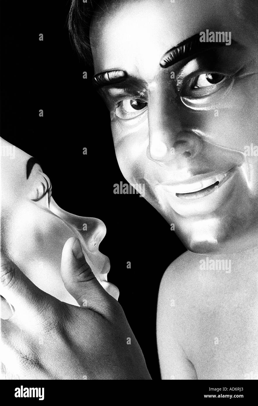 plasticitet Synes ungdomskriminalitet Man wearing mask holding a female mask looking at camera Stock Photo - Alamy