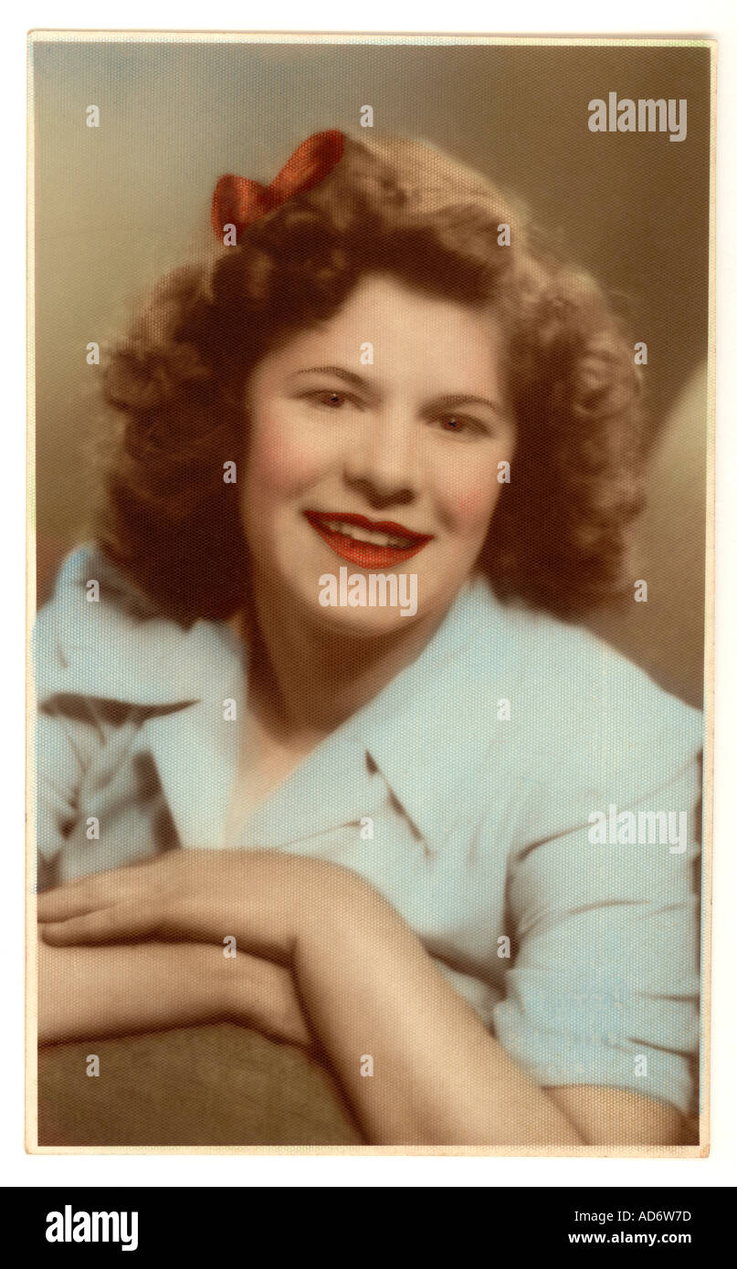 Tinted portrait of attractive young girl wearing bright red lipstick in 1940s, Melbourne, Australia Stock Photo