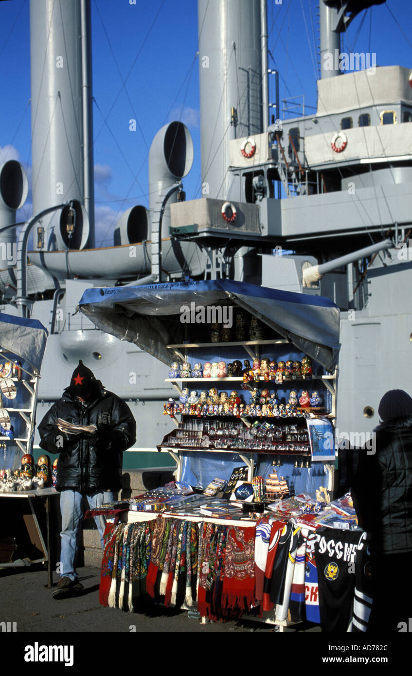 RUSSIA SAINT PETERSBURG AURORAC WAR SHIP MUSEUM AND SOUVENIRS STALL AT FORE Stock Photo