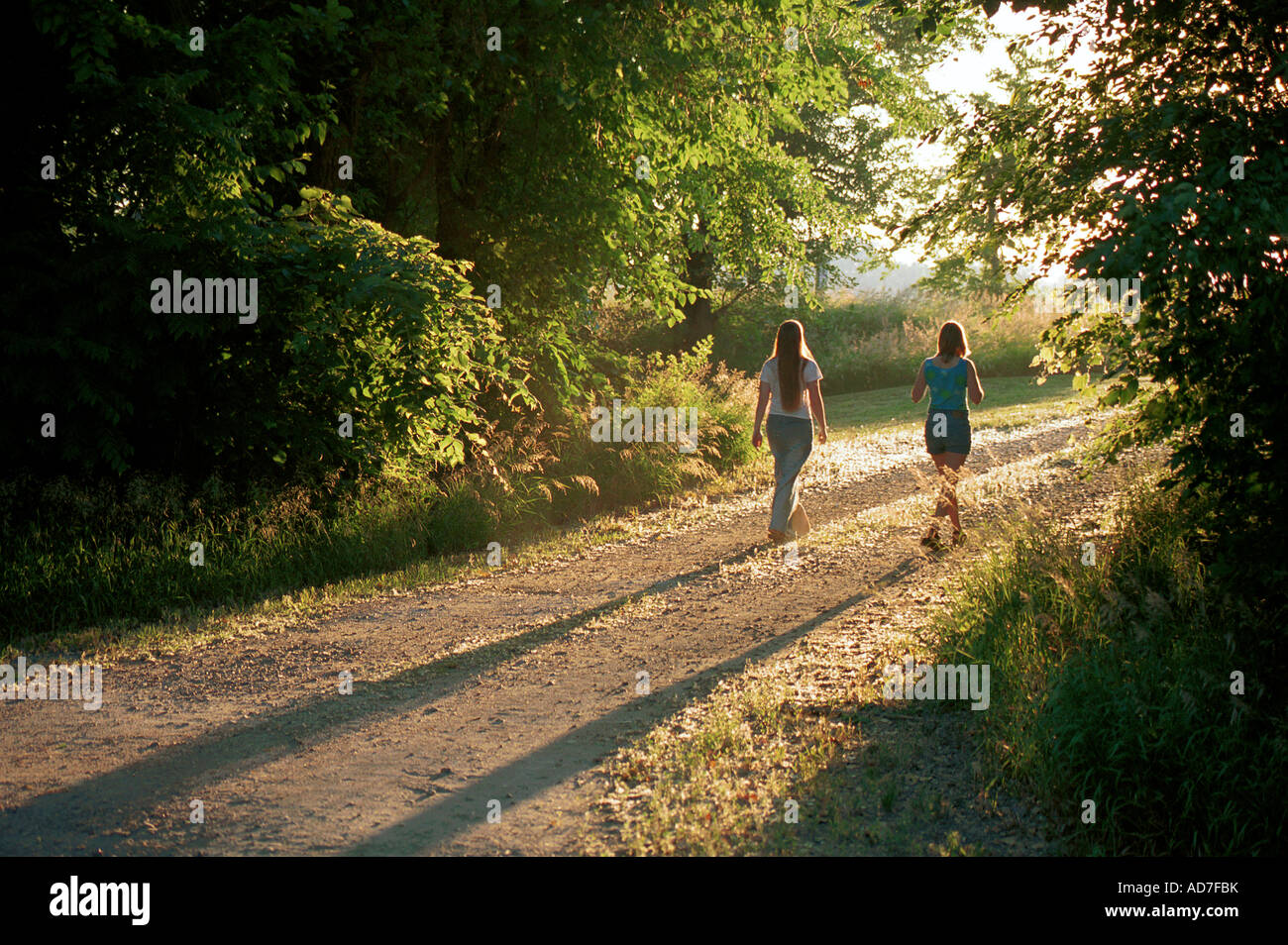 Two young women in park hi-res stock photography and images - Alamy