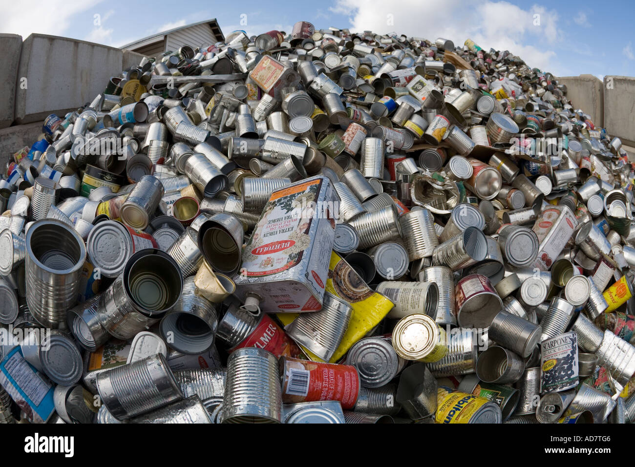 Aluminum cans and collect hires stock photography and images Alamy