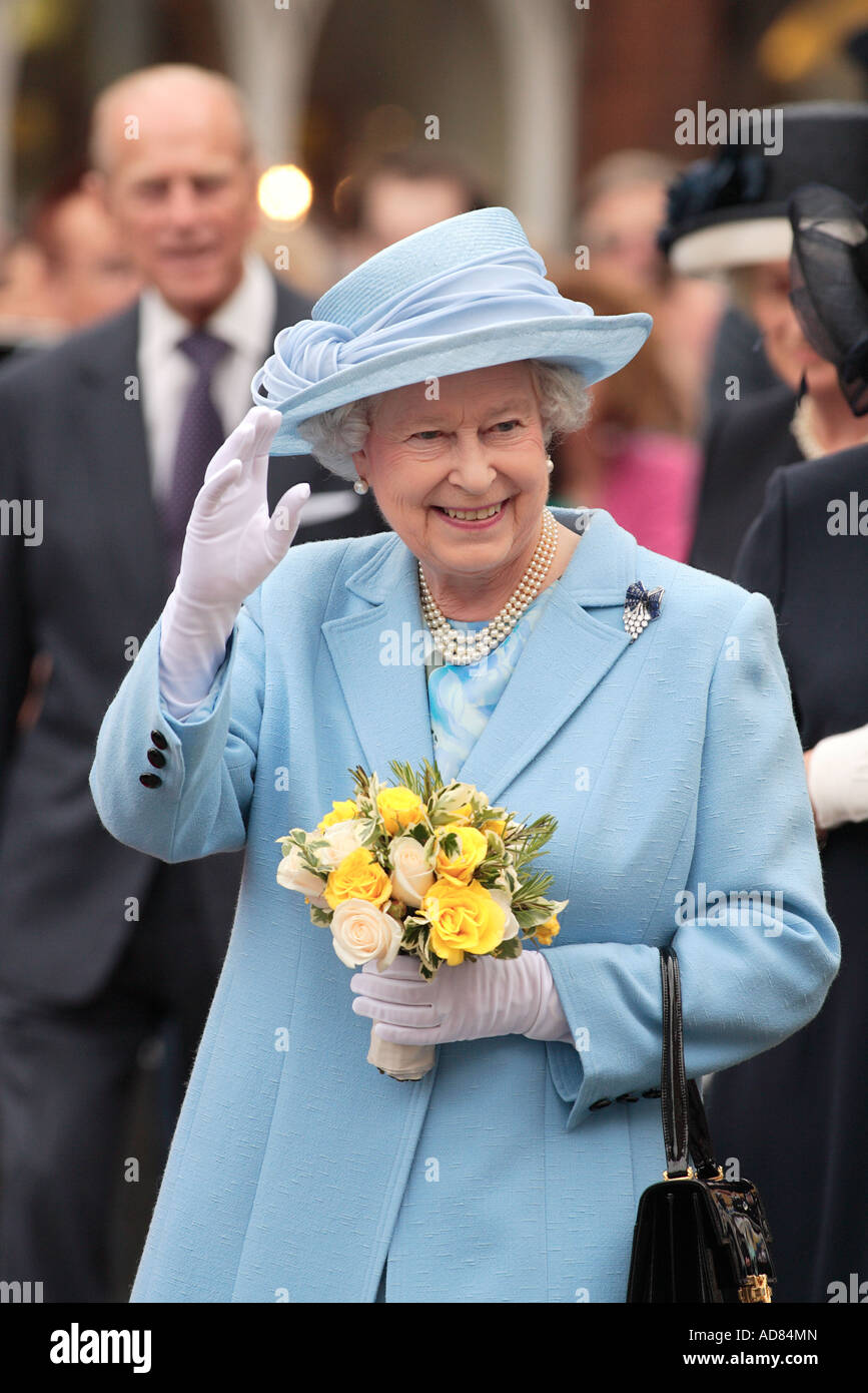 queen dressed in blue vist to romsey to receive magna carter charter of the hampshire town Stock Photo