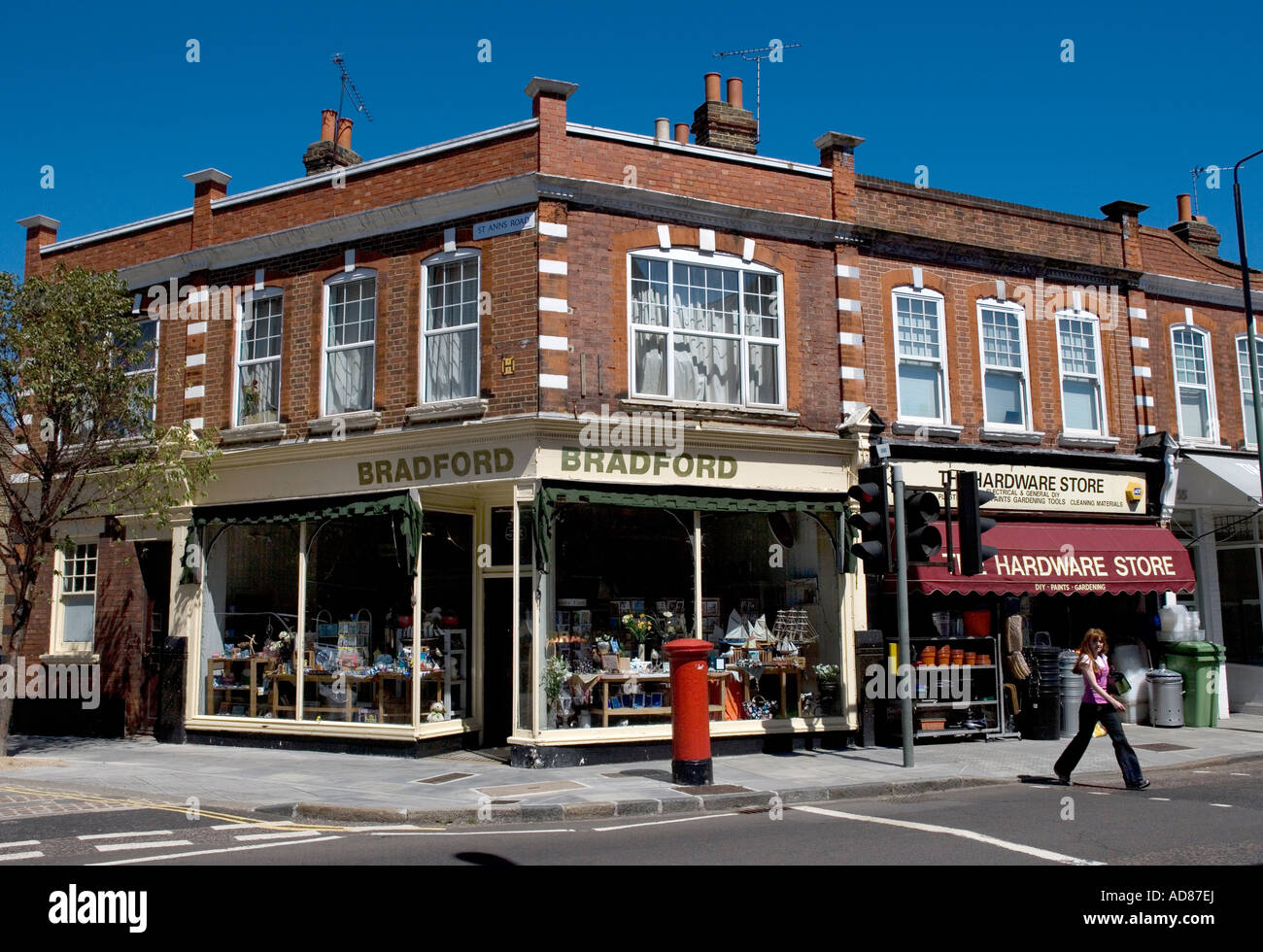 Barnes london high street hi-res stock photography and images - Alamy