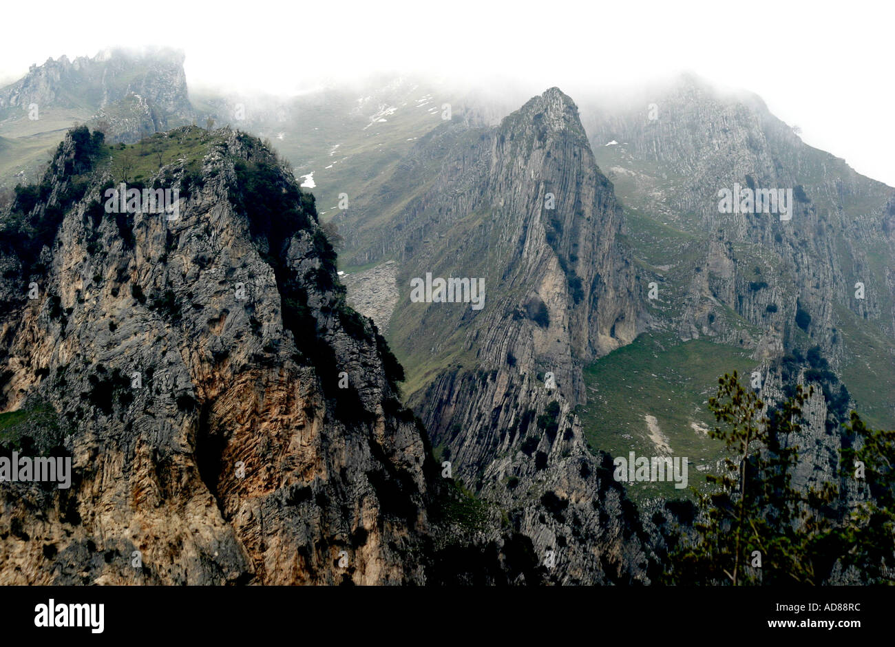 Dramatic  peaks surround the Gola dell'Infernaccio ,part of the Sibillini National Park, Le Marche ,Italy Stock Photo