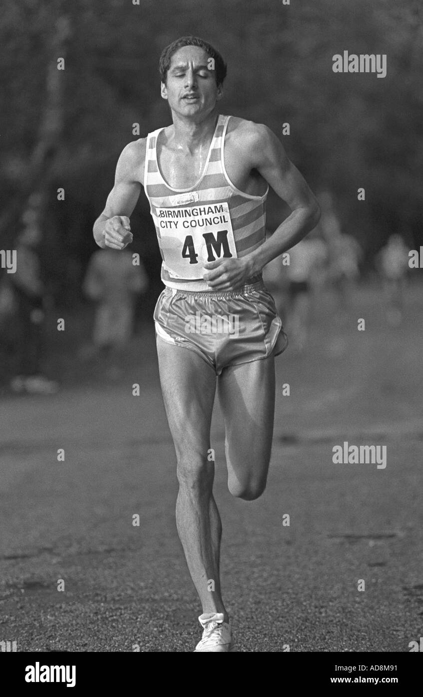 Richard Nerurkar running in 1992 National 6 Stage Road Relay at Sutton Park, West Midlands, England, UK Stock Photo