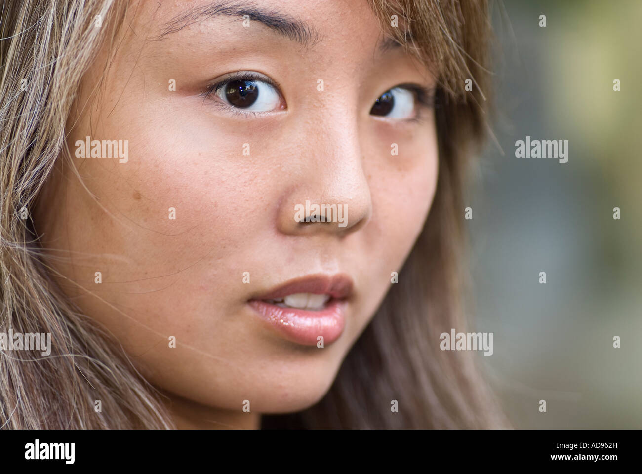 Headshot young chinese woman hi-res stock photography and images - Alamy