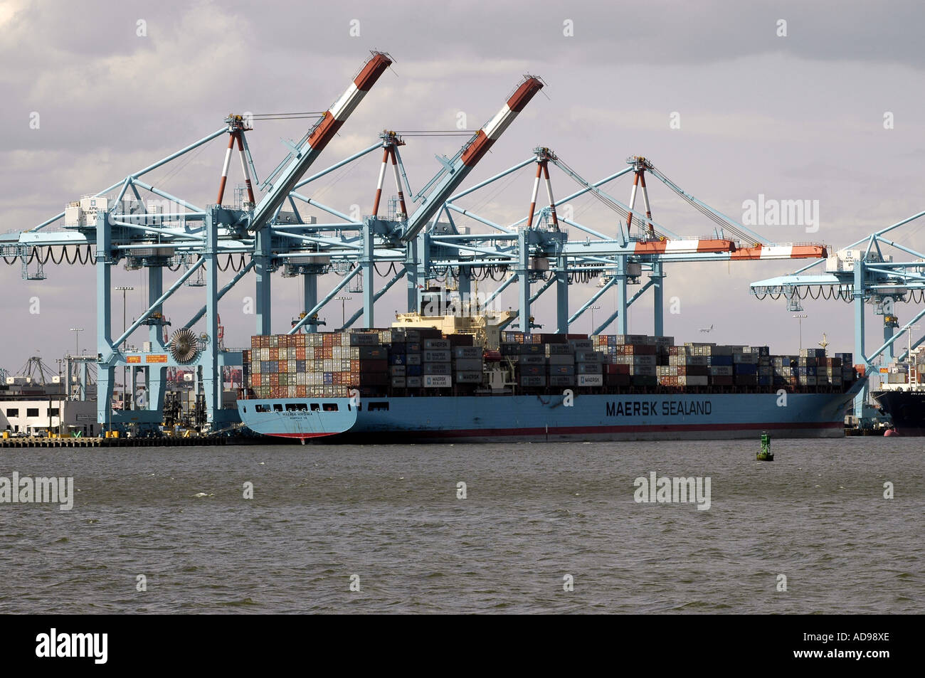 Ships loading in Port Elizabeth New Jersey Stock Photo Alamy