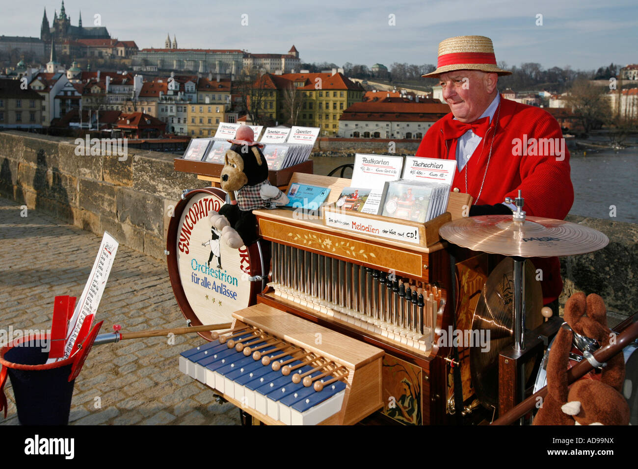 Hurdy gurdy man hurdy gurdy hi-res stock photography and images - Page 2 -  Alamy