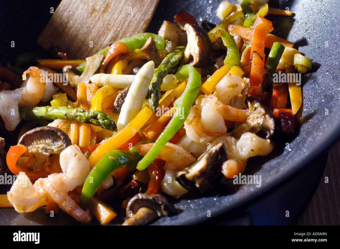 Oriental seafood and vegetable stir fry Stock Photo Alamy