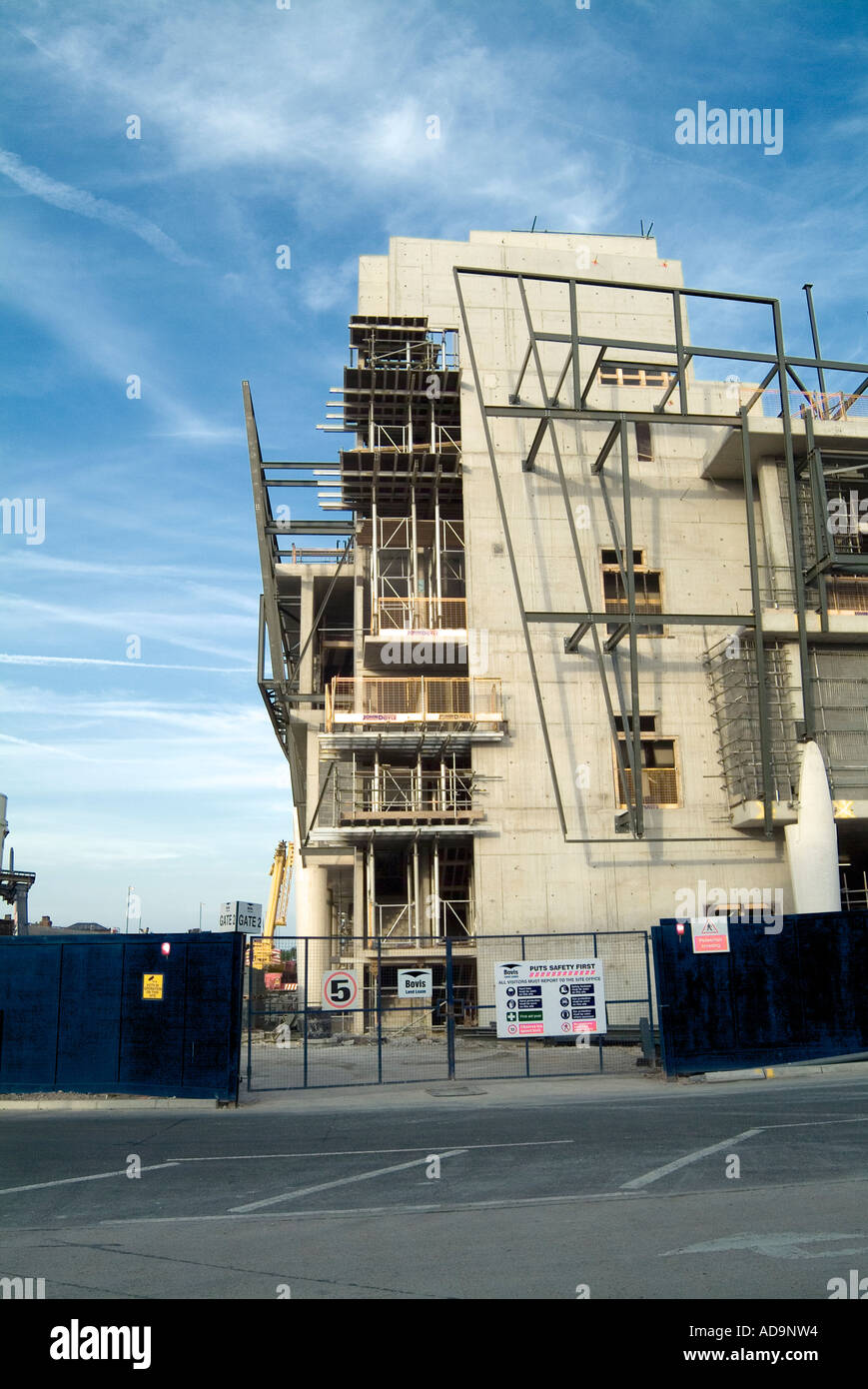 Building an extensive extension to Golden Square shopping centre in